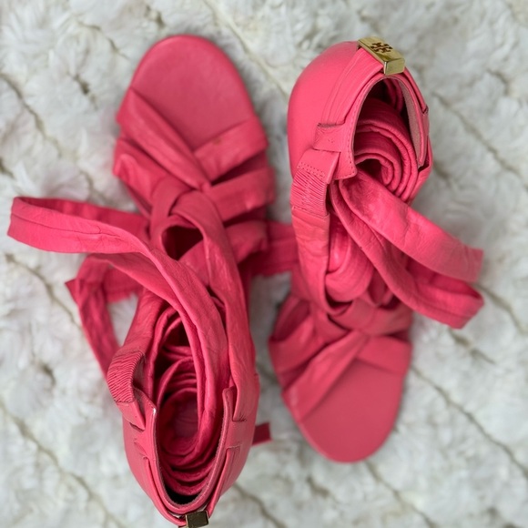 Tory Burch Pink Sandals with Elegant Straps - Picture 12 of 13